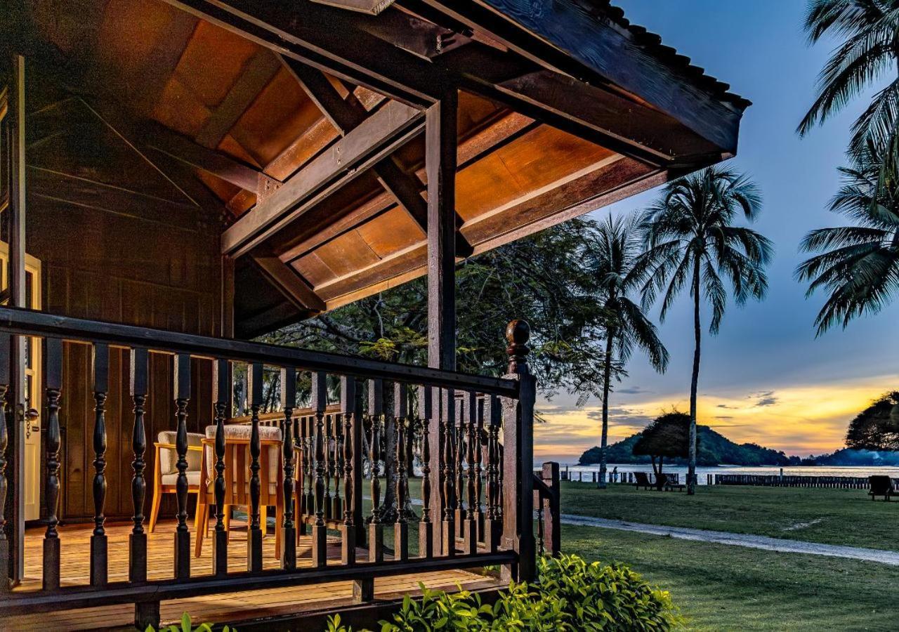 Pelangi Beach Resort & Spa, Langkawi לנגקאווי מראה חיצוני תמונה Sunset at the resort