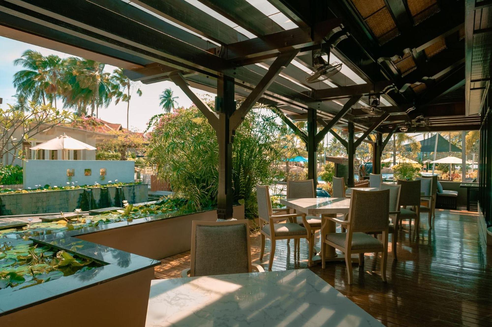Pelangi Beach Resort & Spa, Langkawi לנגקאווי מראה חיצוני תמונה The interior of the restaurant