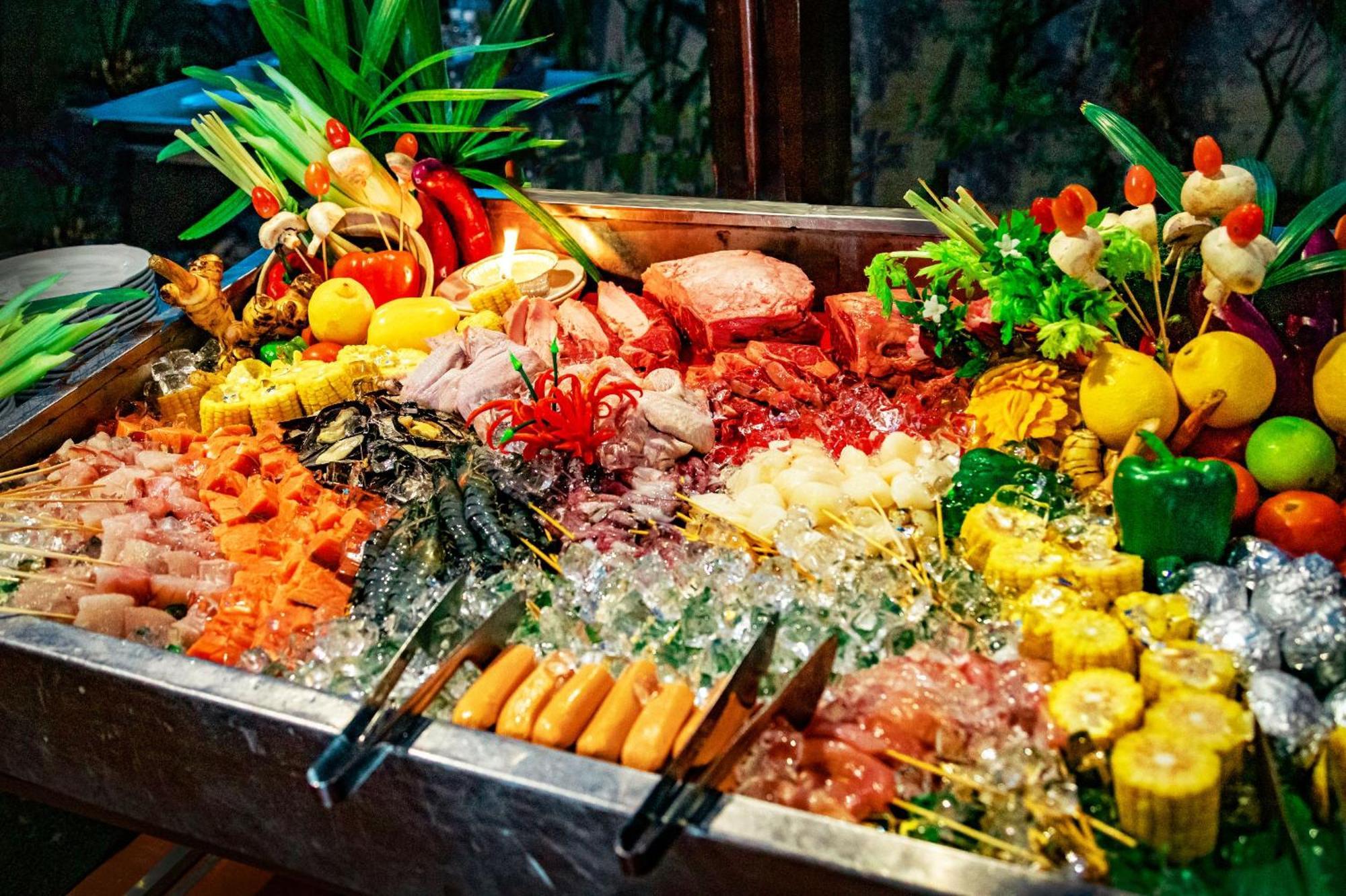 Pelangi Beach Resort & Spa, Langkawi לנגקאווי מראה חיצוני תמונה A seafood salad bar