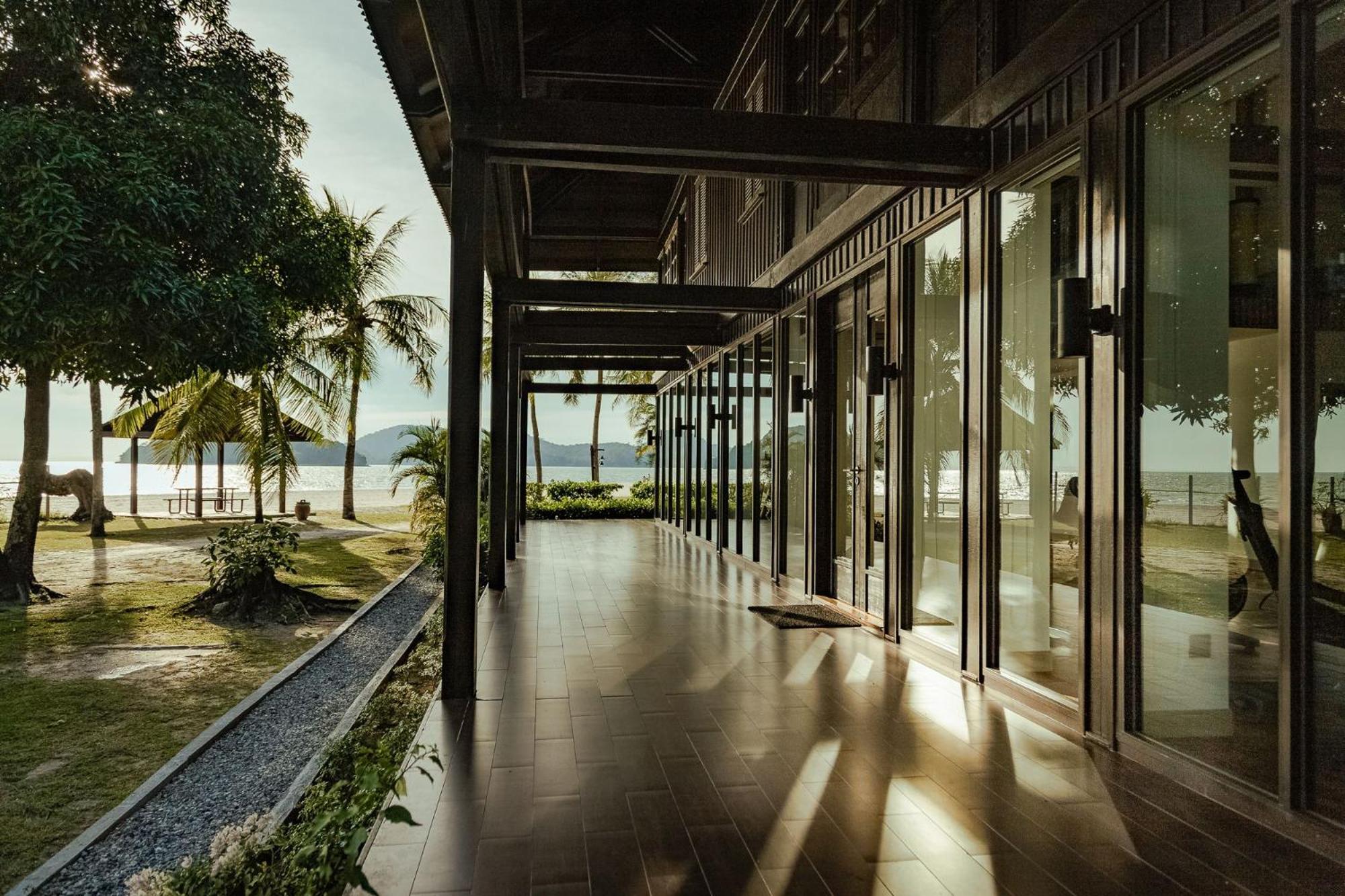 Pelangi Beach Resort & Spa, Langkawi לנגקאווי מראה חיצוני תמונה The interior of the resort