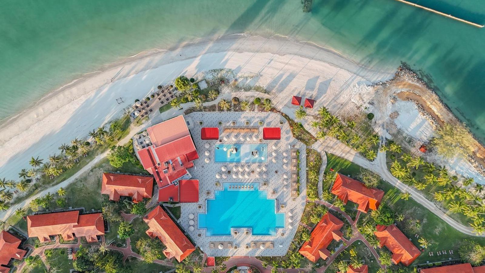Pelangi Beach Resort & Spa, Langkawi לנגקאווי מראה חיצוני תמונה Aerial view of the resort